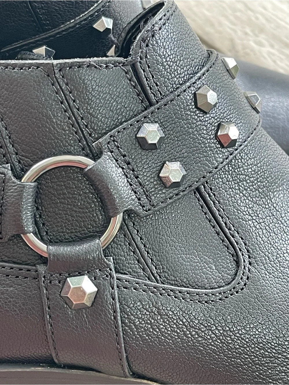 Vince Camuto Meskitte Women's Black Leather Ankle Boots Studded Strap Size 9